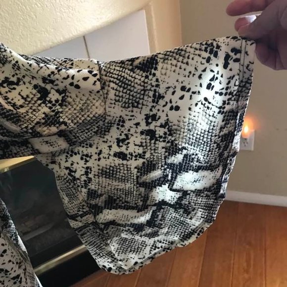 Avenue Python Dress - Picture 4 of 5